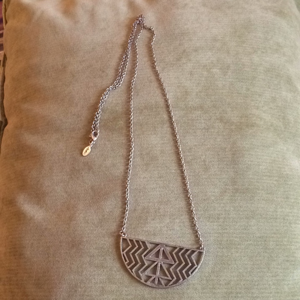 Silver tone necklace